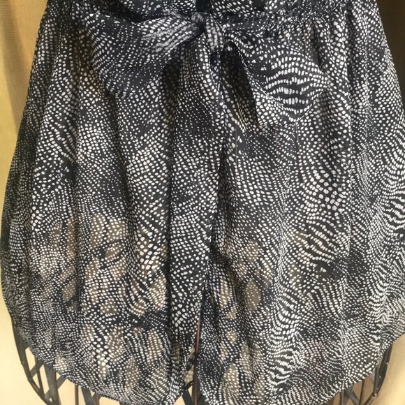 Max Studio black and white sheer tie front top - Picture 4 of 7